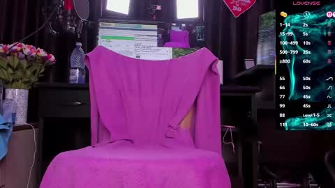 Laura online show from December 22, 3:25 am