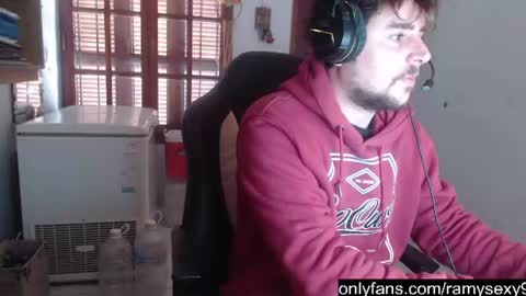Snapshot of ramisexyloveyou chatting on June 25, 3:16 pm Ramiro online show from June 25, 3:16 pm