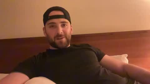 Snapshot of randomdude5950 chatting on December 10, 2:59 am randomdude5950 online show from December 10, 2:59 am