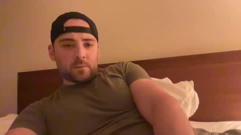 Snapshot of randomdude5950 chatting on February 12, 2:35 am randomdude5950 online show from February 12, 2:35 am