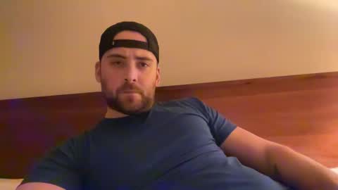 Snapshot of randomdude5950 chatting on February 24, 3:02 am randomdude5950 online show from February 24, 3:02 am