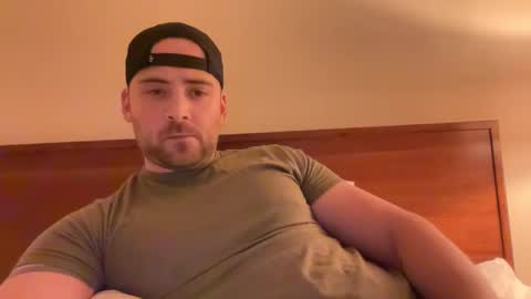 Snapshot of randomdude5950 chatting on March 5, 2:46 am randomdude5950 online show from March 5, 2:46 am