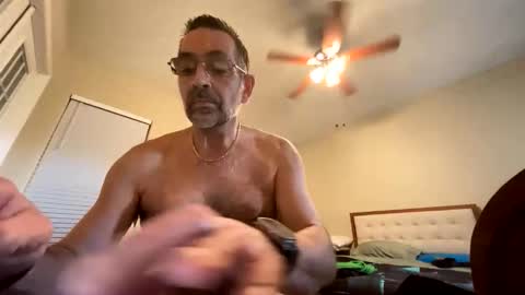 Snapshot of ranuzzi26 chatting on May 9, 4:39 am ranuzzi26 online show from May 9, 4:39 am