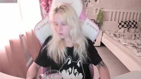 Snapshot of rapunzel_cute chatting on September 9, 1:21 pm Rapunzel online show from September 9, 1:21 pm