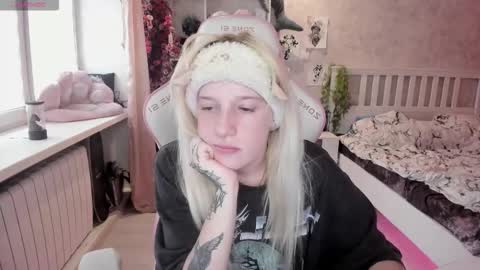 Snapshot of rapunzel_cute chatting on October 5, 1:20 pm Rapunzel online show from October 5, 1:20 pm