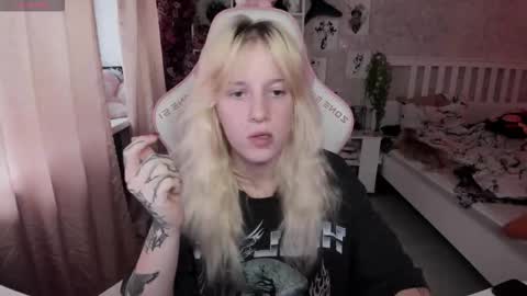 Snapshot of rapunzel_cute chatting on October 15, 1:22 pm Rapunzel online show from October 15, 1:22 pm