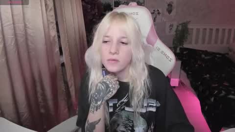 Snapshot of rapunzel_cute chatting on December 3, 1:20 pm Rapunzel online show from December 3, 1:20 pm