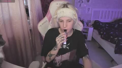 Snapshot of rapunzel_cute chatting on January 7, 1:24 pm Rapunzel online show from January 7, 1:24 pm