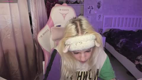 Snapshot of rapunzel_cute chatting on January 14, 1:28 pm Rapunzel online show from January 14, 1:28 pm