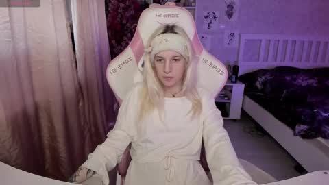 Snapshot of rapunzel_cute chatting on January 15, 1:16 pm Rapunzel online show from January 15, 1:16 pm