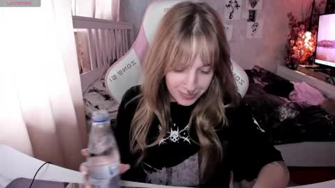 Snapshot of rapunzel_cute chatting on May 27, 1:19 pm Rapunzel online show from May 27, 1:19 pm
