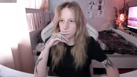 Snapshot of rapunzel_cute chatting on June 1, 1:13 pm Rapunzel online show from June 1, 1:13 pm