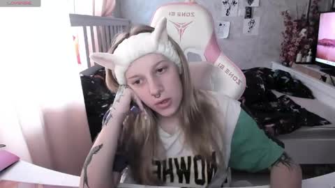 Snapshot of rapunzel_cute chatting on June 8, 1:22 pm Rapunzel online show from June 8, 1:22 pm