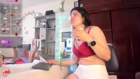 Snapshot of rapunzell__ chatting on February 7, 12:31 pm Rapunzell online show from February 7, 12:31 pm