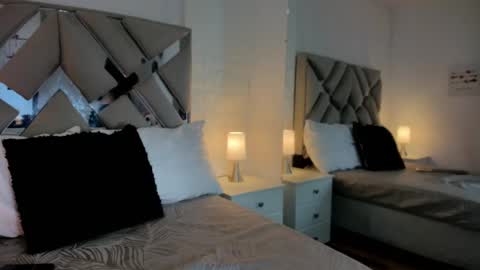 Raquel Moore  online show from February 24, 11:09 pm