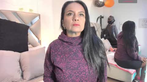 Raquel Moore  online show from October 22, 11:54 am