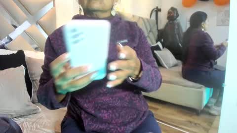 Raquel Moore  online show from October 28, 11:36 am