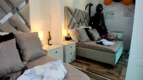 Raquel Moore  online show from November 3, 5:03 pm