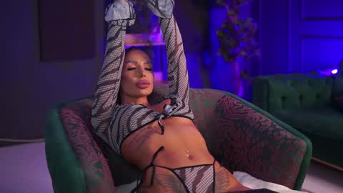 Snapshot of raquellevon chatting on January 14, 9:30 pm Raquelle online show from January 14, 9:30 pm