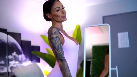 Raquelle online show from October 26, 9:26 am