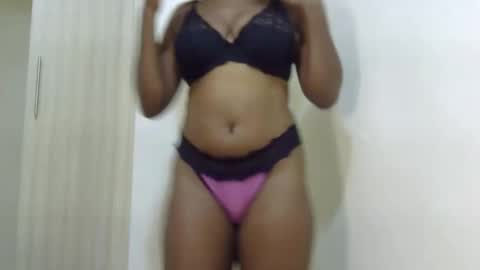 Snapshot of rara_molly chatting on February 7, 6:17 am rara_molly online show from February 7, 6:17 am