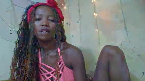 Snapshot of rasoanirinaa chatting on April 22, 10:50 am rasoanirinaa online show from April 22, 10:50 am