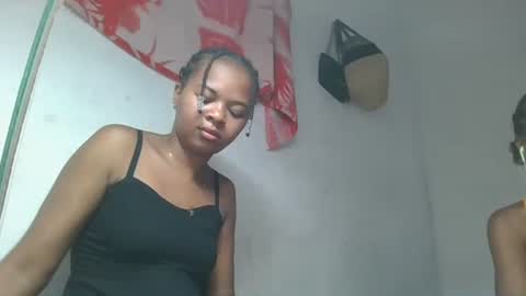 Snapshot of ratsiranella chatting on November 10, 11:31 am ratsiranella online show from November 10, 11:31 am