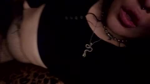 Snapshot of rattlesnakebitch chatting on May 2, 10:09 am Rattlesnake Bitch 666 online show from May 2, 10:09 am