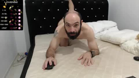 Snapshot of raul27big chatting on October 12, 1:43 pm RaulWildBoy27 online show from October 12, 1:43 pm