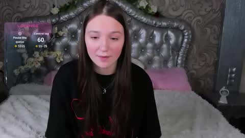 Snapshot of raven_crowe chatting on February 24, 1:31 pm Raven online show from February 24, 1:31 pm