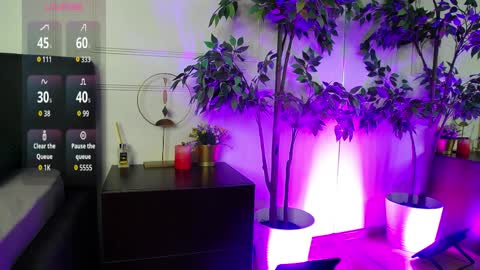 Raven Foxxy online show from April 5, 5:15 am