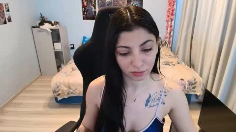 Snapshot of raven_haired_goddess chatting on February 23, 8:22 am raven_haired_goddess online show from February 23, 8:22 am