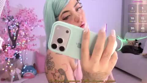 Snapshot of raven_sakura chatting on August 4, 2:41 pm . online show from August 4, 2:41 pm