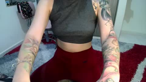 Snapshot of raven_sam33 chatting on February 27, 10:21 pm Sam in the dark3 online show from February 27, 10:21 pm