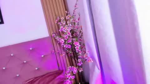 Snapshot of ravena_queen chatting on May 27, 1:57 am ravena_queen online show from May 27, 1:57 am