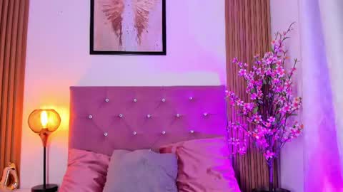 Snapshot of ravena_queen chatting on June 15, 1:08 am ravena_queen online show from June 15, 1:08 am
