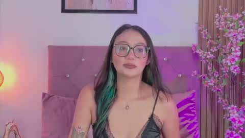 Snapshot of ravena_queen chatting on July 13, 6:33 pm ravena_queen online show from July 13, 6:33 pm