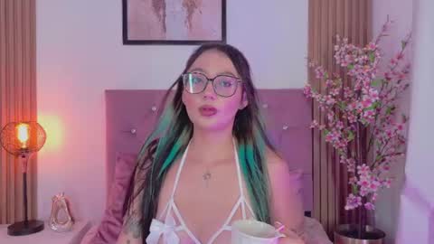 Snapshot of ravena_queen chatting on July 18, 1:32 am ravena_queen online show from July 18, 1:32 am