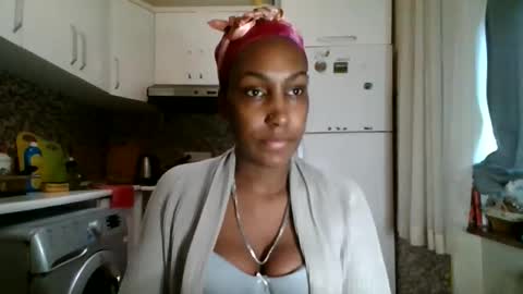 Snapshot of ravenbby chatting on April 19, 8:46 am ravenbby online show from April 19, 8:46 am