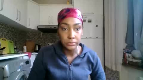 Snapshot of ravenbby chatting on April 20, 8:39 am ravenbby online show from April 20, 8:39 am