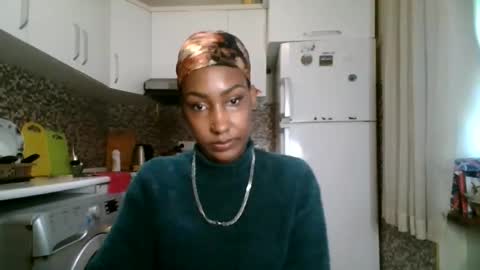 Snapshot of ravenbby chatting on April 21, 8:42 am ravenbby online show from April 21, 8:42 am