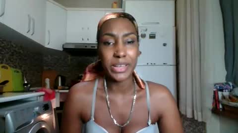 Snapshot of ravenbby chatting on April 21, 8:44 pm ravenbby online show from April 21, 8:44 pm