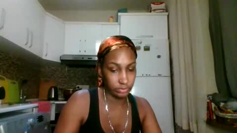 Snapshot of ravenbby chatting on April 24, 10:45 pm ravenbby online show from April 24, 10:45 pm