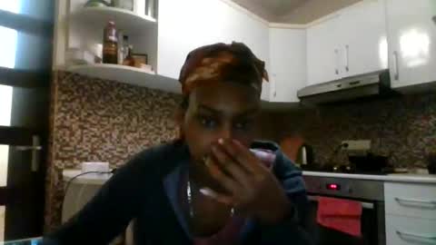 Snapshot of ravenbby chatting on April 28, 8:03 pm ravenbby online show from April 28, 8:03 pm