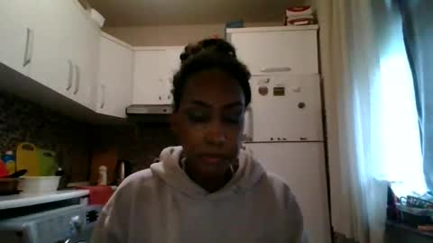 Snapshot of ravenbby chatting on May 2, 9:58 am ravenbby online show from May 2, 9:58 am