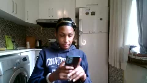 Snapshot of ravenbby chatting on May 5, 12:02 pm ravenbby online show from May 5, 12:02 pm