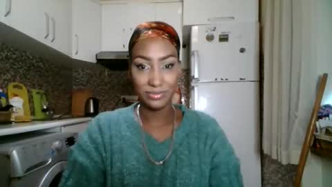Snapshot of ravenbby chatting on May 6, 7:46 am ravenbby online show from May 6, 7:46 am