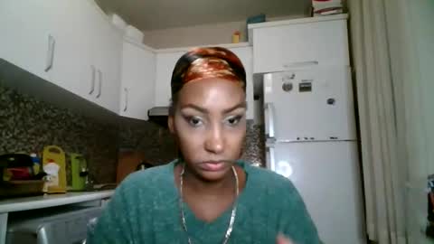 Snapshot of ravenbby chatting on May 6, 8:47 pm ravenbby online show from May 6, 8:47 pm