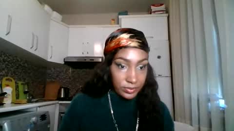 Snapshot of ravenbby chatting on May 8, 7:36 am ravenbby online show from May 8, 7:36 am