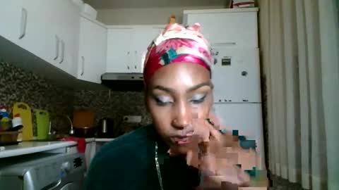 Snapshot of ravenbby chatting on May 8, 7:41 pm ravenbby online show from May 8, 7:41 pm